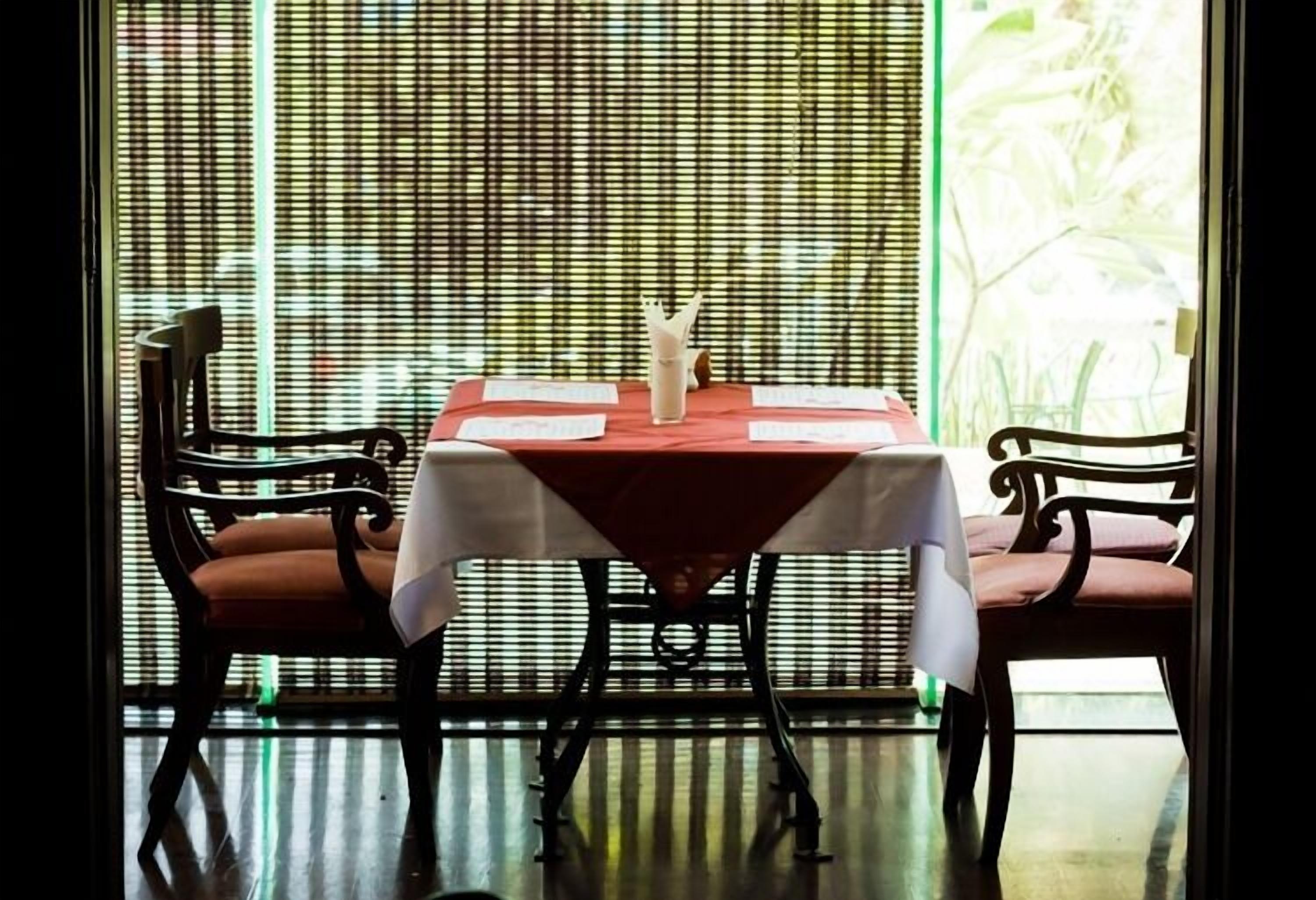 breakfast, lunch, dinner served; international cuisine