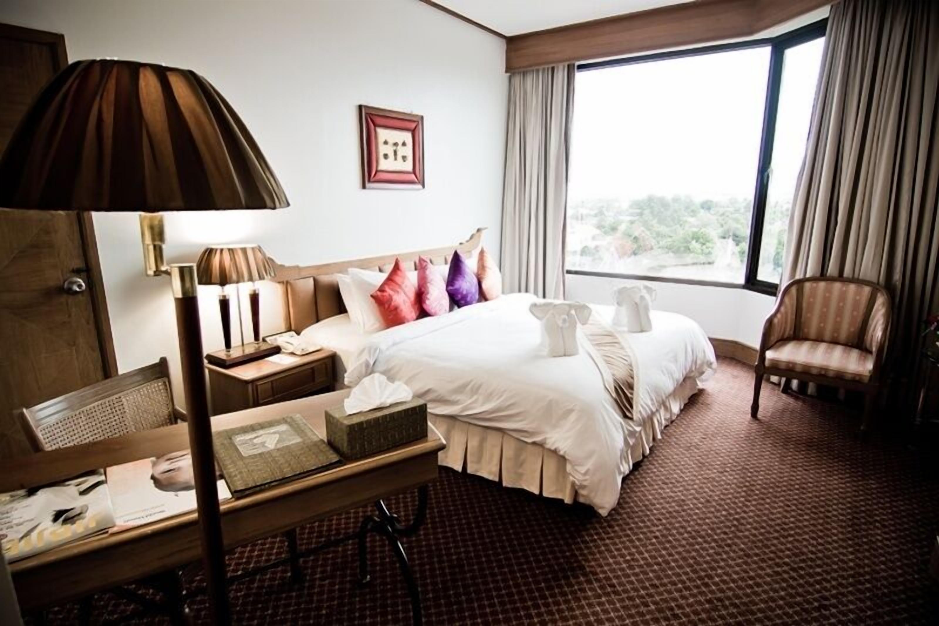 superior twin room | hypo-allergenic bedding, minibar, desk, blackout curtains