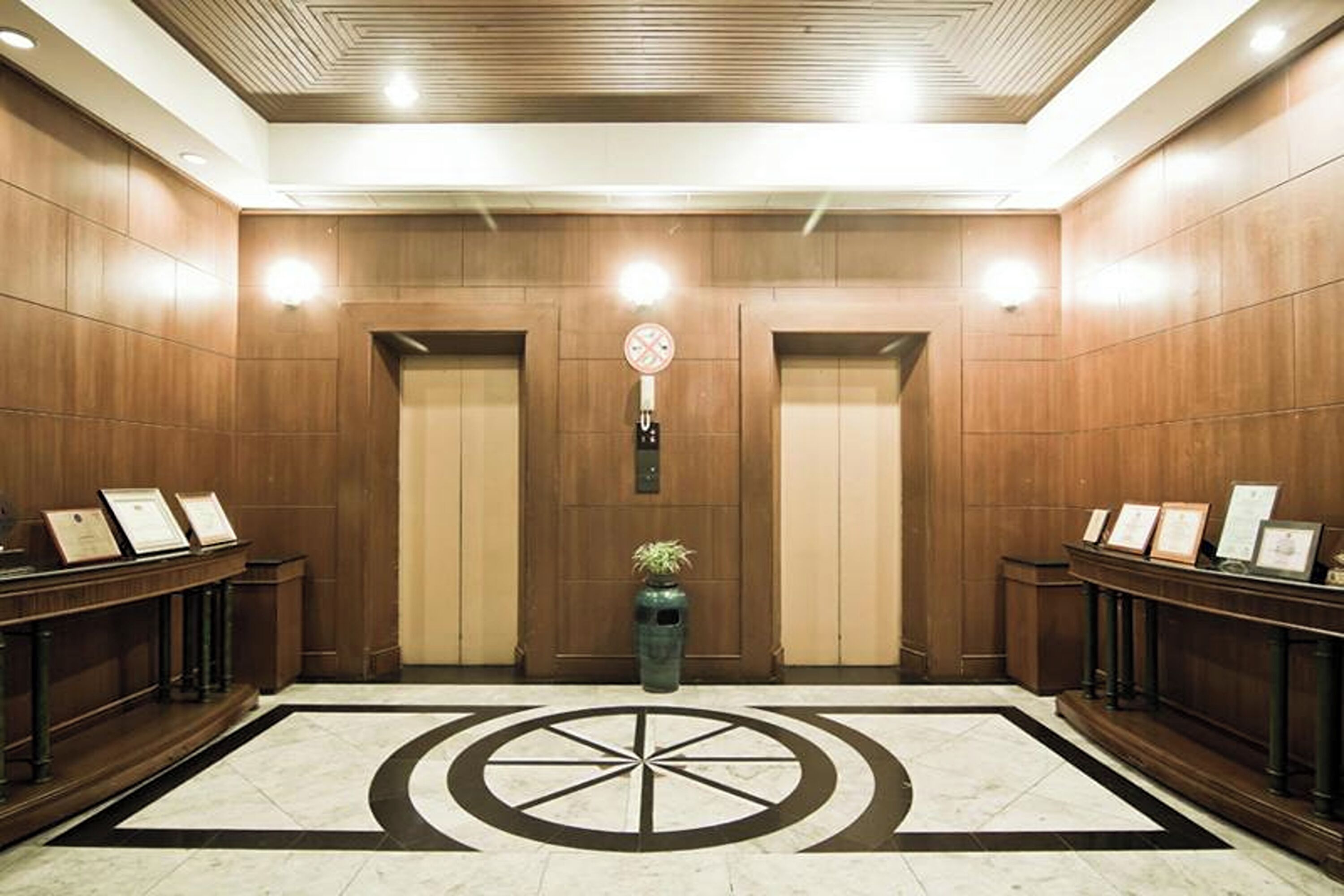 المنشأة من الداخل