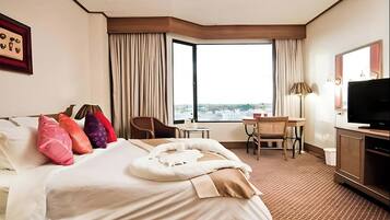 Deluxe Double Room | Hypo-allergenic bedding, minibar, desk, blackout curtains