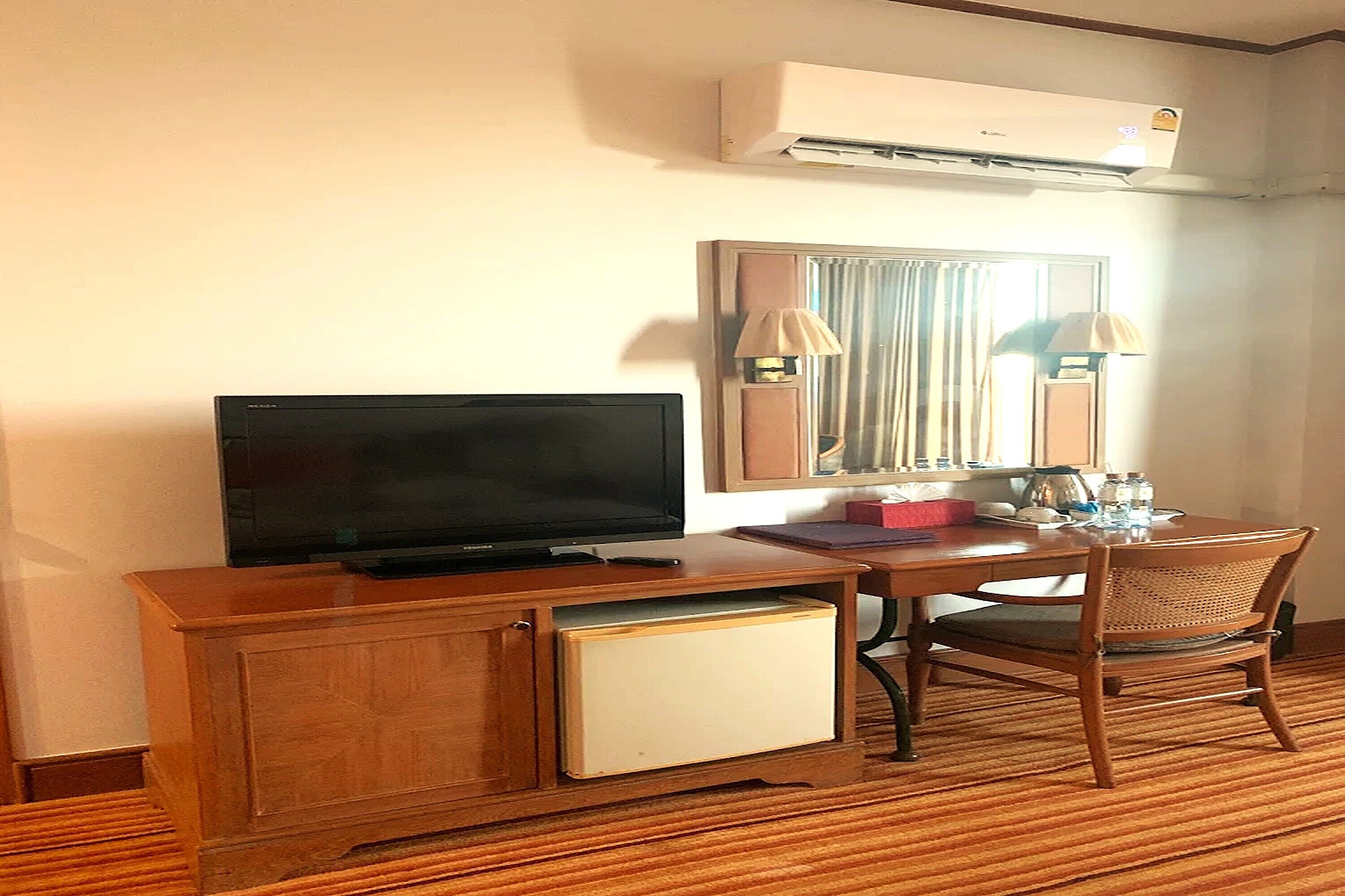 Superior Twin Room | Hypo-allergenic bedding, desk, blackout curtains, rollaway beds