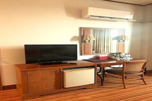 Habitación superior con 2 camas individuales | Ropa de cama hipoalergénica, escritorio, cortinas opacas