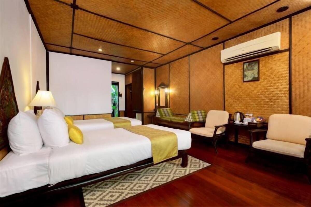 Minibar, in-room safe, desk, laptop workspace