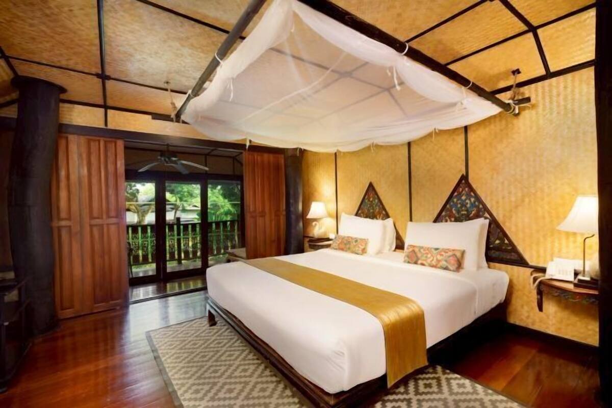 Minibar, in-room safe, desk, laptop workspace