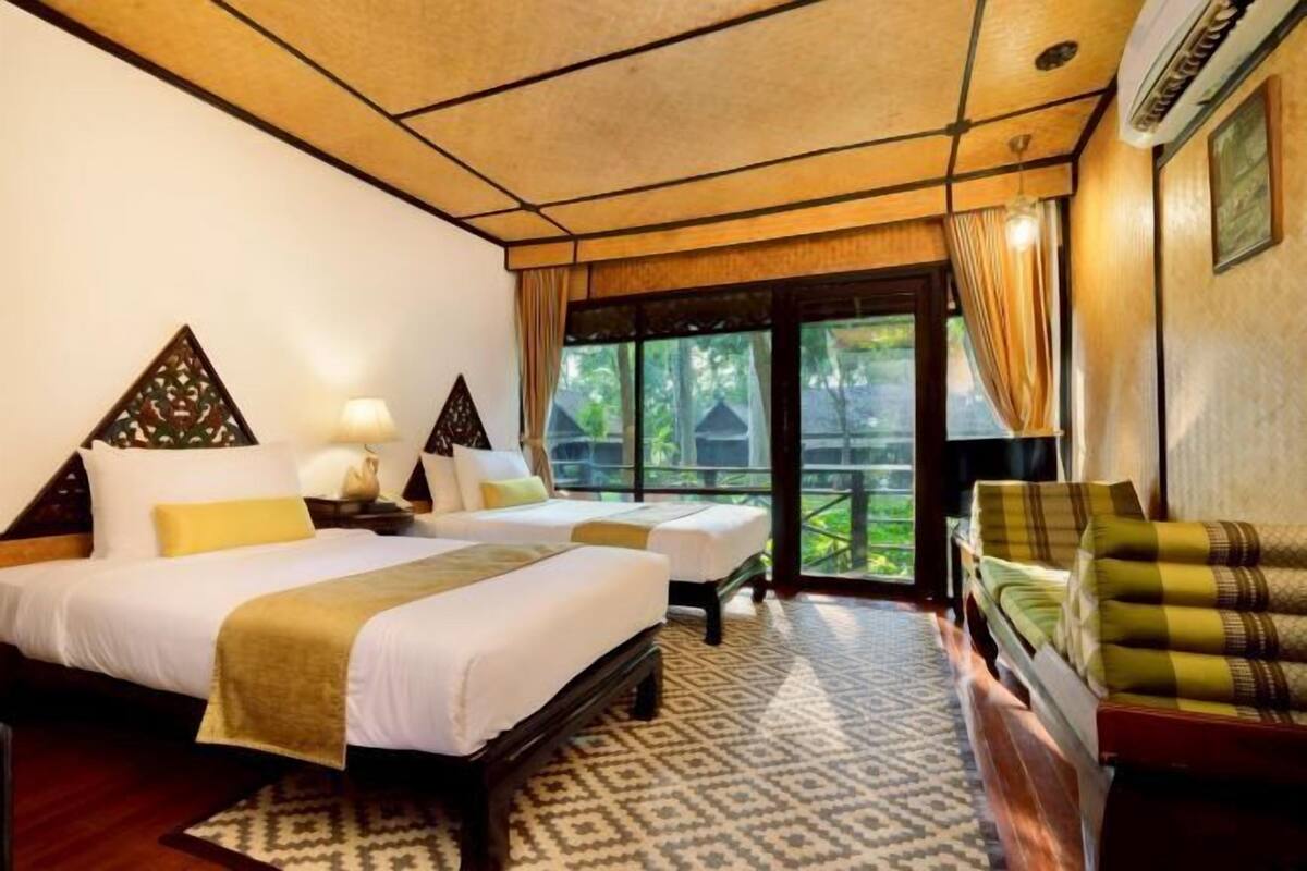 Minibar, in-room safe, desk, laptop workspace