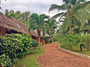 Property grounds - Lawana Escape Beach Resort (Pranburi)