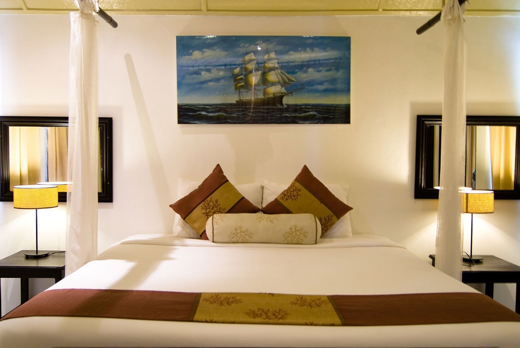 Minibar og safe på rommet