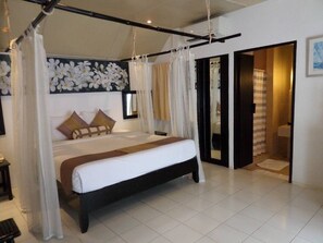 Deluxe Private Pool Villa | 迷你吧、客房内保险箱