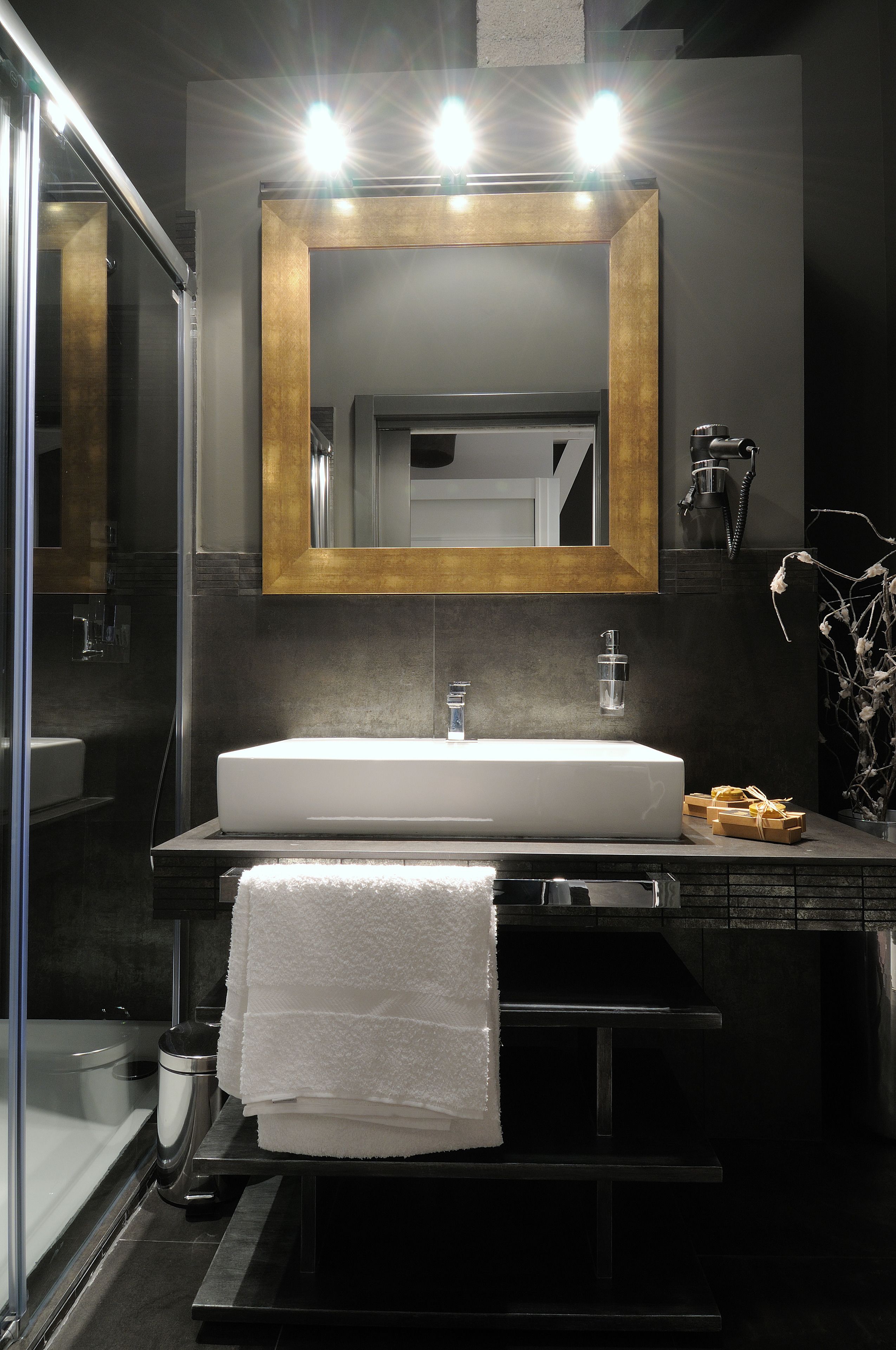 double room | minibar, desk, free cots/infant beds, free wifi