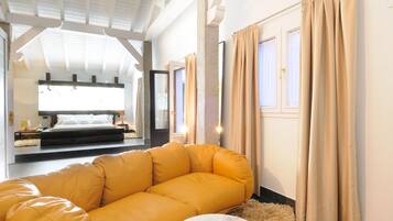 Minibar, bàn, nôi (giường cho trẻ sơ sinh) miễn phí