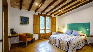 Junior studio suite, 1 queensize bed, uitzicht op bergen | Lakens van Egyptisch katoen, luxe beddengoed, donzen dekbedden