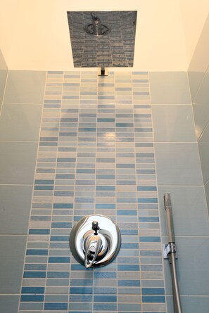 Standard Single Room | Bathroom shower