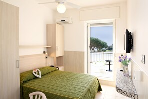 Standard Double or Twin Room | View from room - Hotel Puntabella (Varazze)