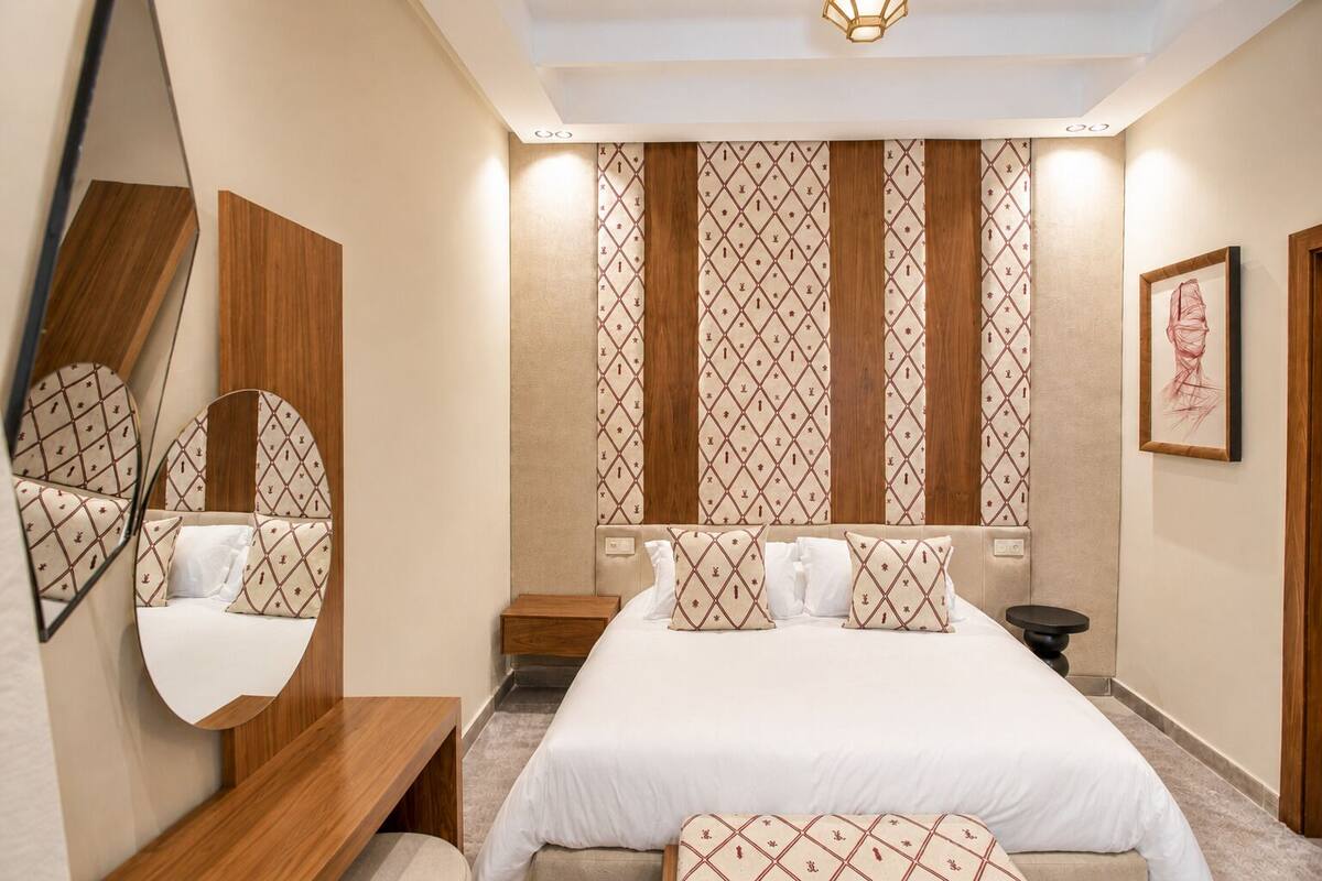 Egyptian cotton sheets, Select Comfort beds, in-room safe