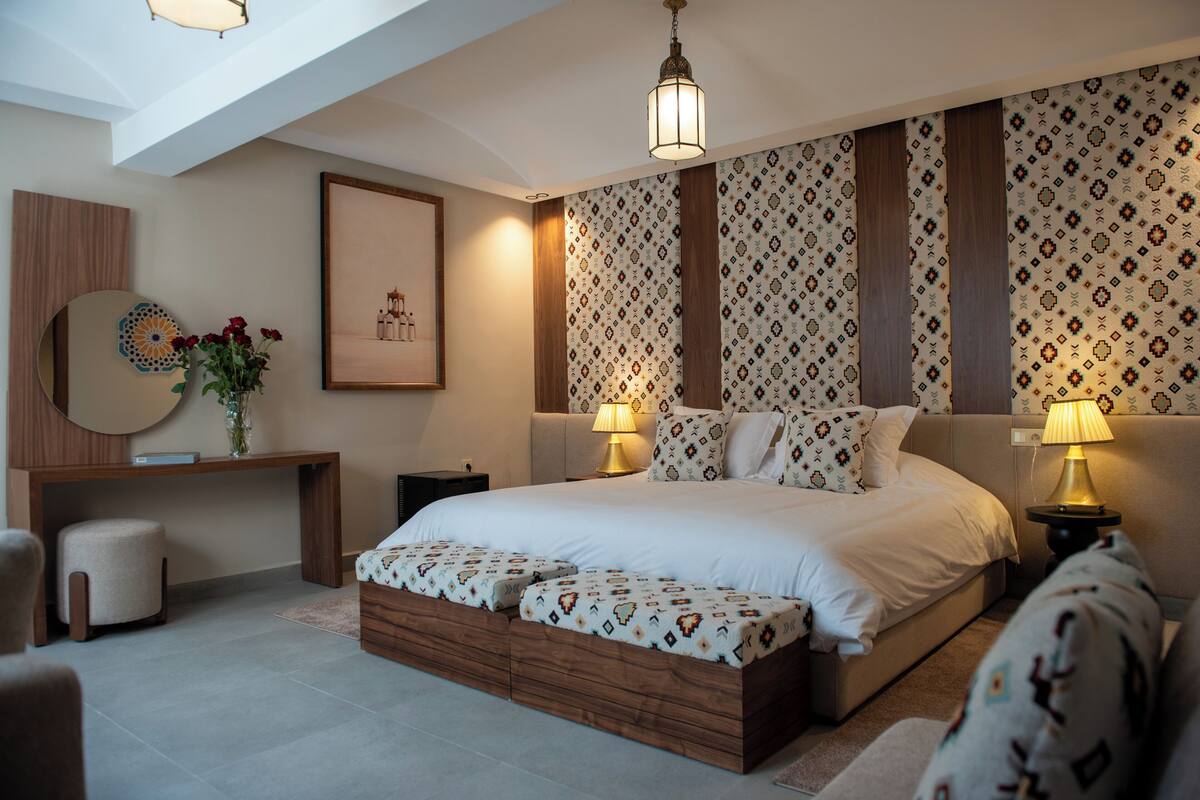 Egyptian cotton sheets, Select Comfort beds, in-room safe