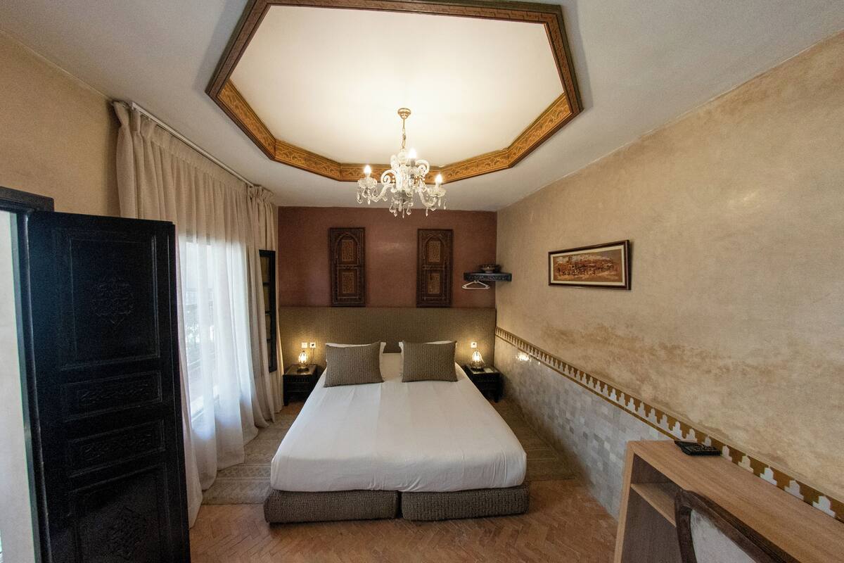 Egyptian cotton sheets, Select Comfort beds, in-room safe