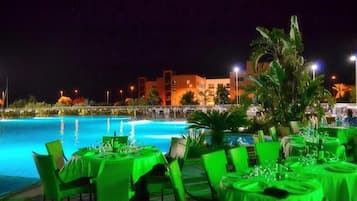 2 Restaurants, Frühstück, Mittagessen, Abendessen, italienische Küche