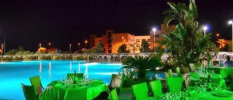 2 Restaurants, Frühstück, Mittagessen, Abendessen, italienische Küche