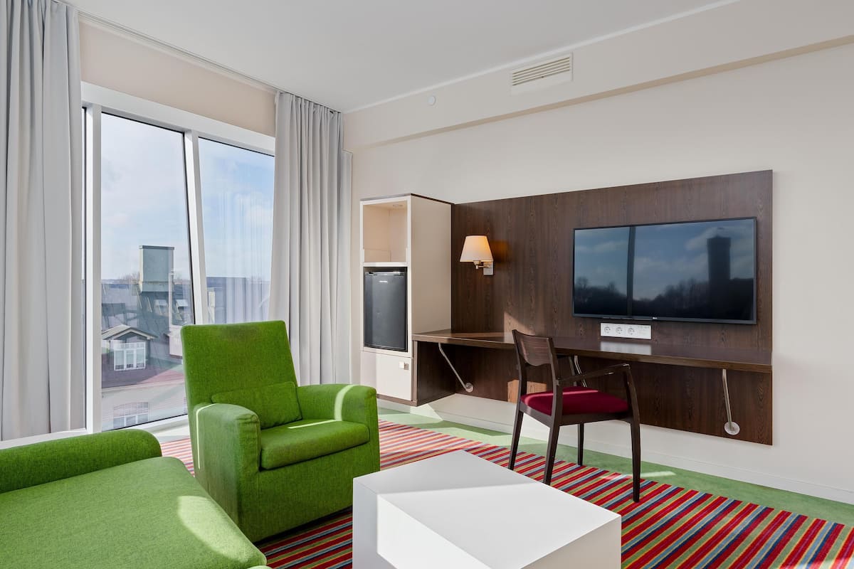 Family Suite | Living room | Flat-screen TV