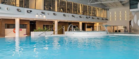 Indoor pool, sun loungers