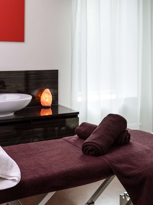 Bilik rawatan pasangan, sauna, rawatan badan, balut badan, lulur badan