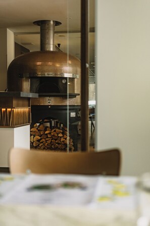 2 restaurants, lunch, dinner, brunch served; Italian cuisine