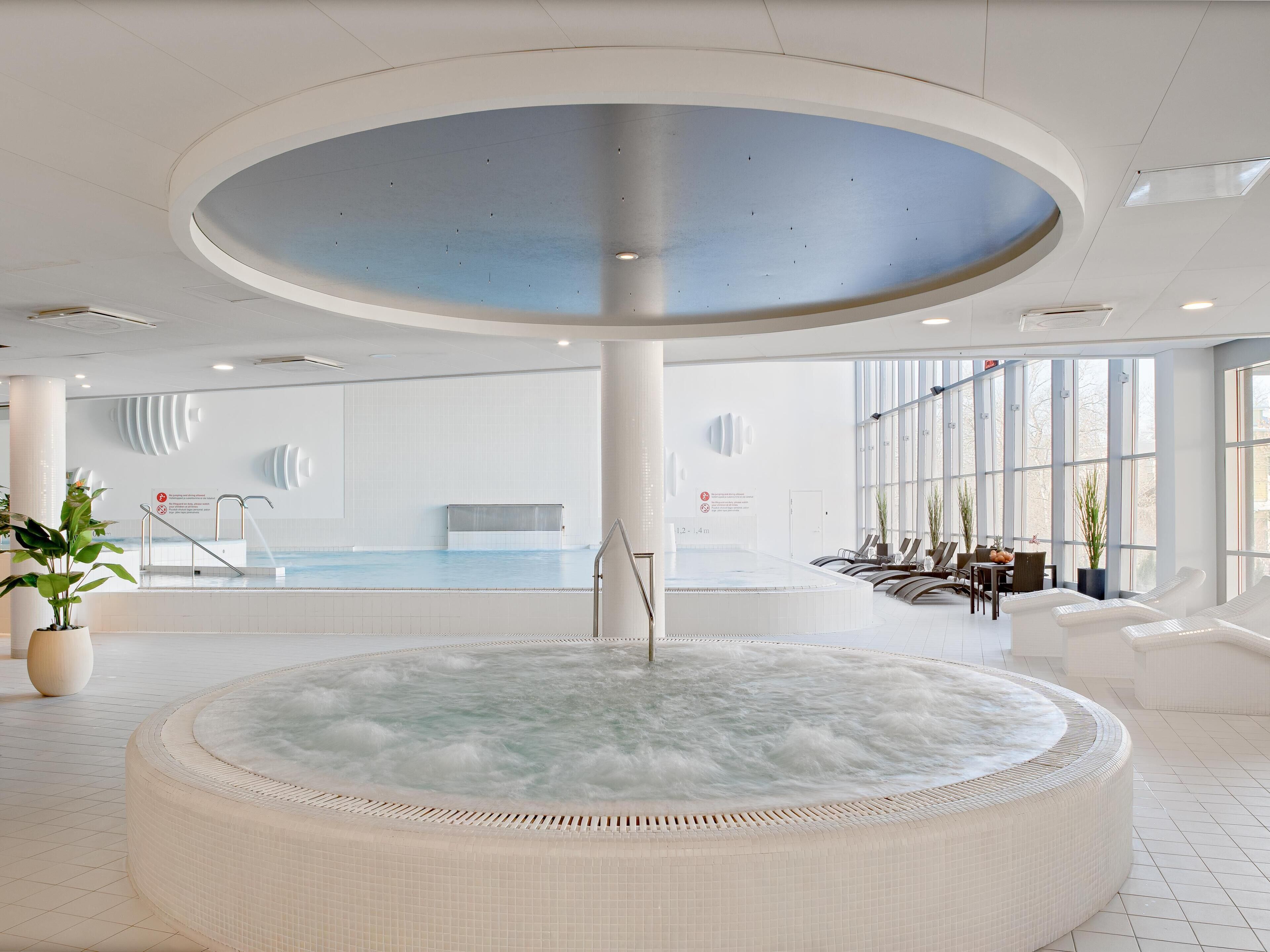 Indoor spa tub