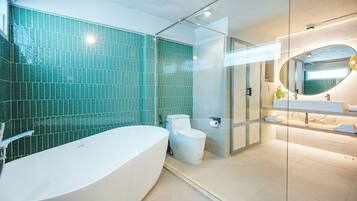 Artículos de tocador gratuitos, secador de pelo, batas, pantuflas