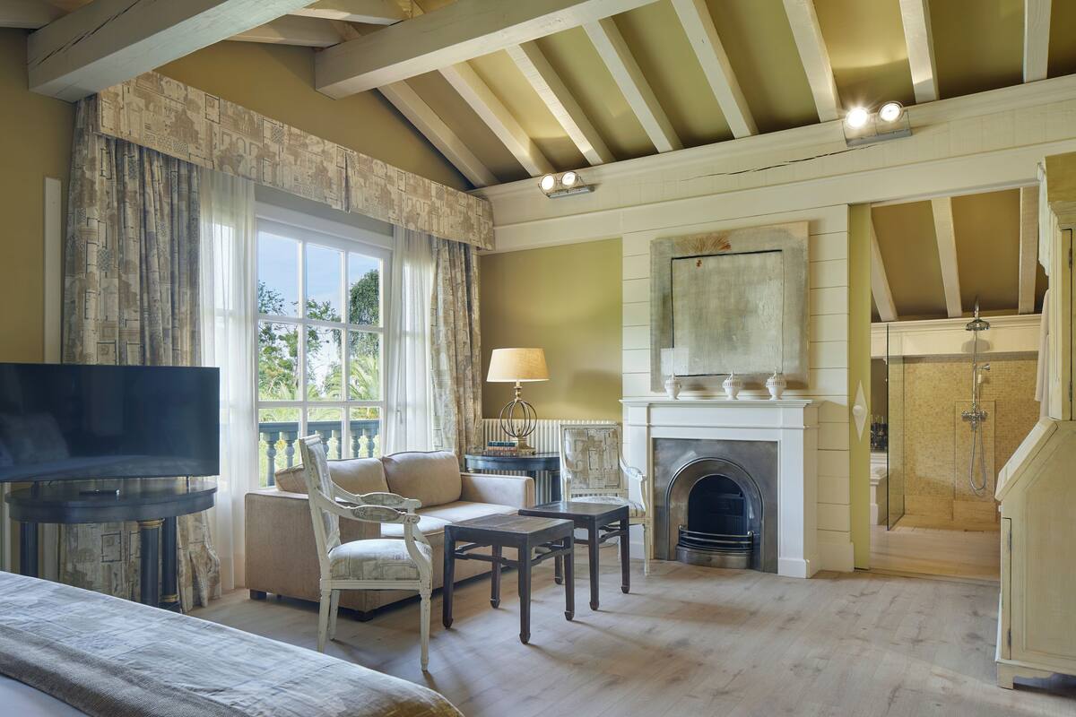 junior suite, pool view | premium bedding, in-room safe, blackout curtains, free wifi