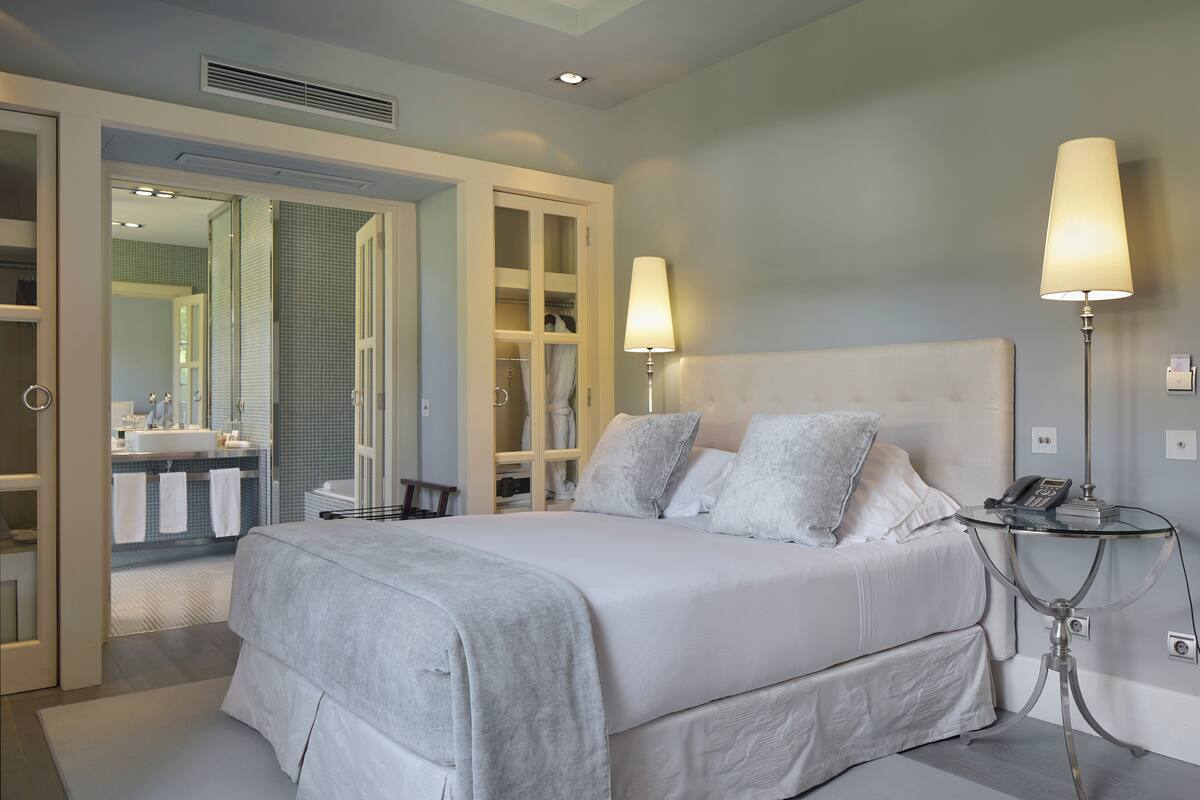 Double Room | Premium bedding, in-room safe, blackout drapes, WiFi (free)
