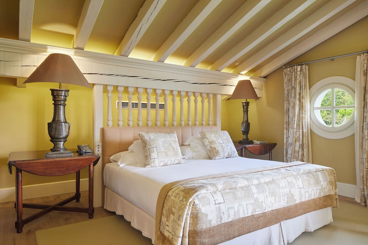 Junior Suite, Pool View | Premium bedding, in-room safe, blackout drapes, WiFi (free)
