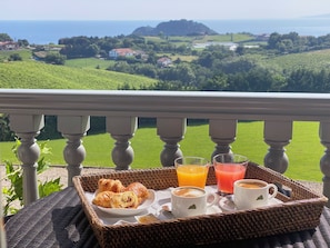 Double Room, Balcony, Sea View | Premium bedding, in-room safe, blackout drapes, free WiFi - Hotel Iturregi (Getaria)