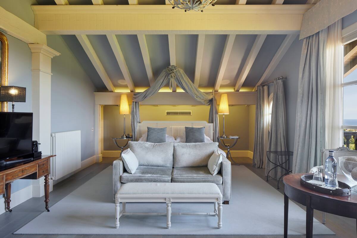 Junior Suite, Sea View | Premium bedding, in-room safe, blackout drapes, WiFi (free)