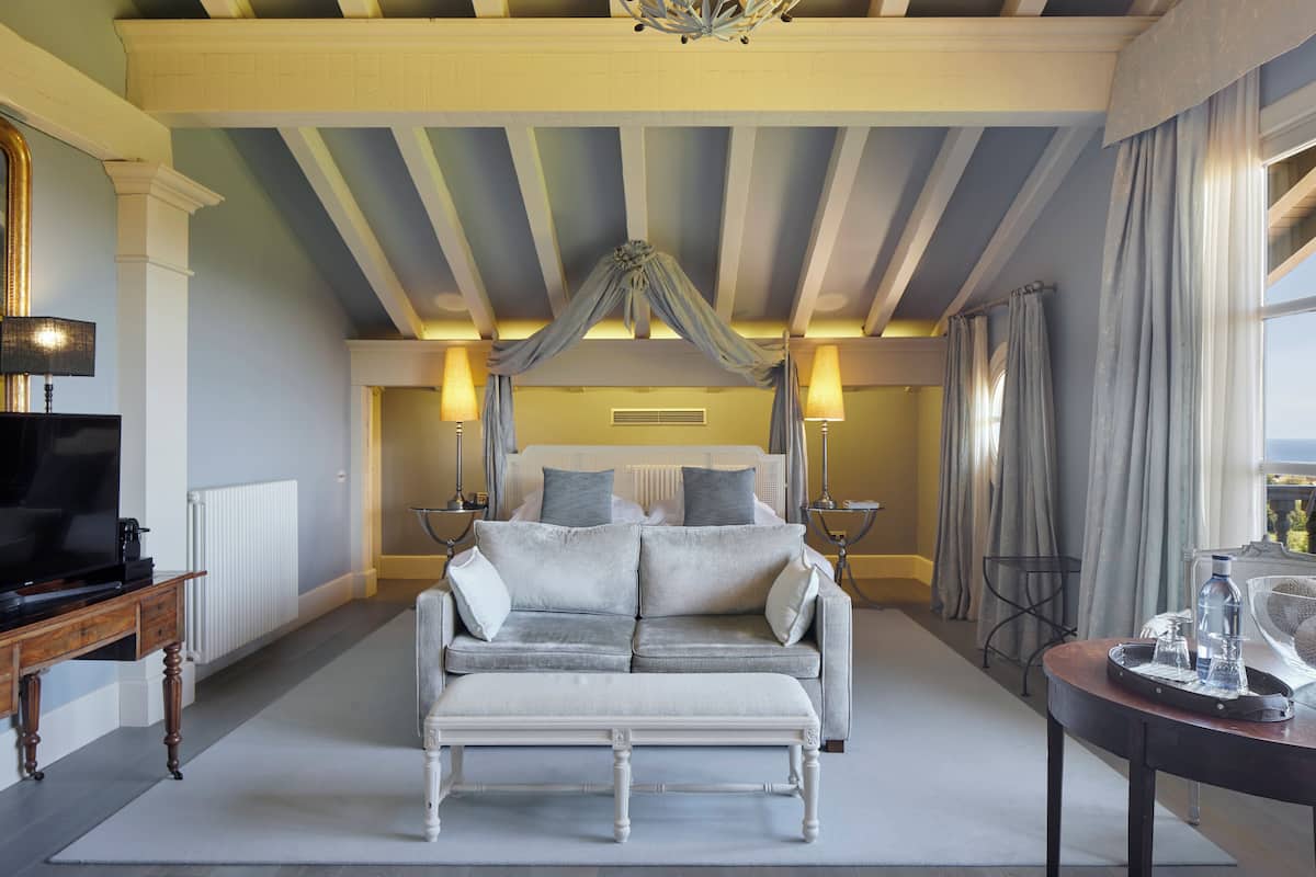 Suite Junior, vista mare | Biancheria da letto di alta qualità, una cassaforte in camera