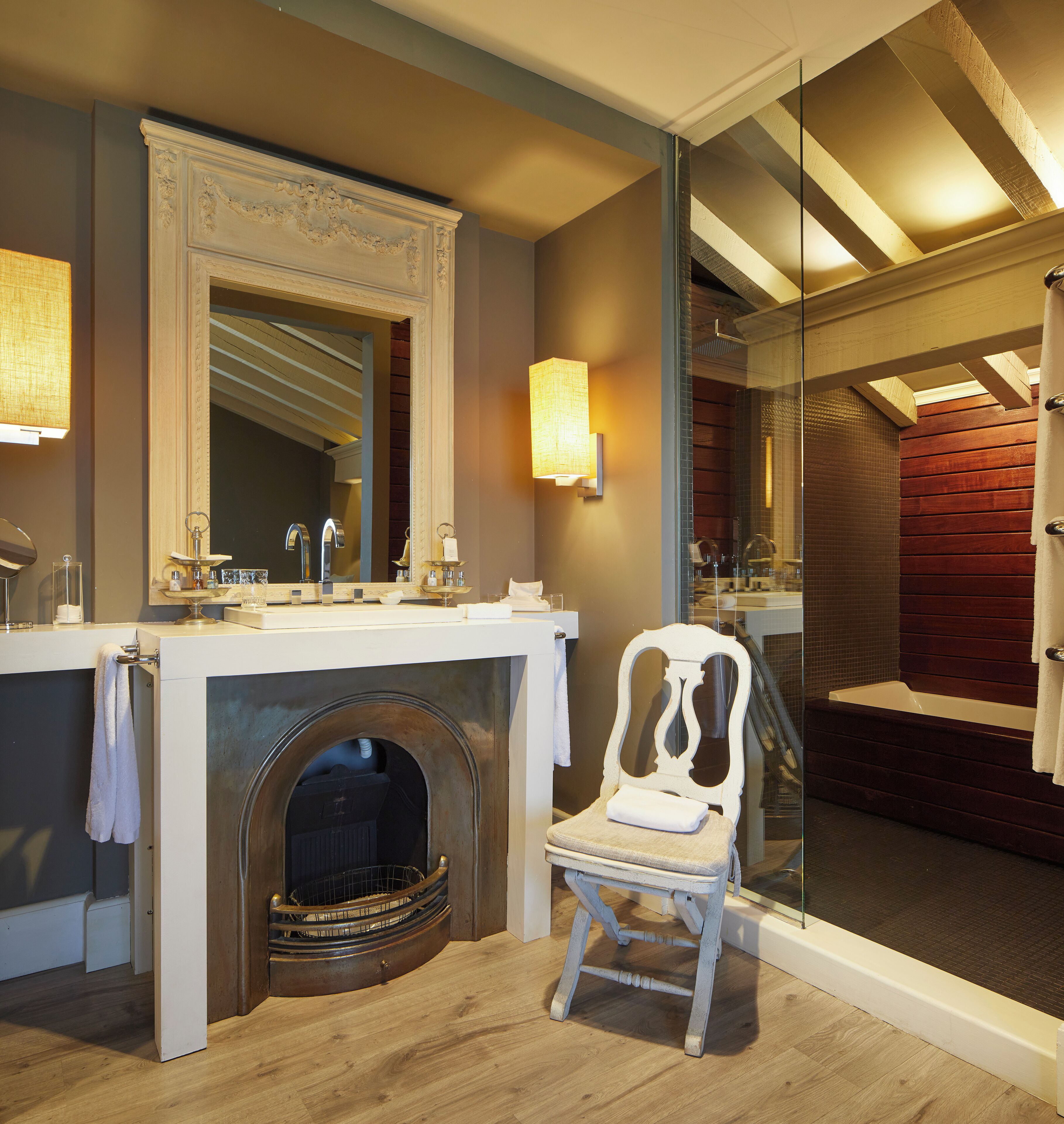 deluxe double room, sea view | bathroom | separate bathtub and shower, free toiletries, hair dryer, dressing gowns