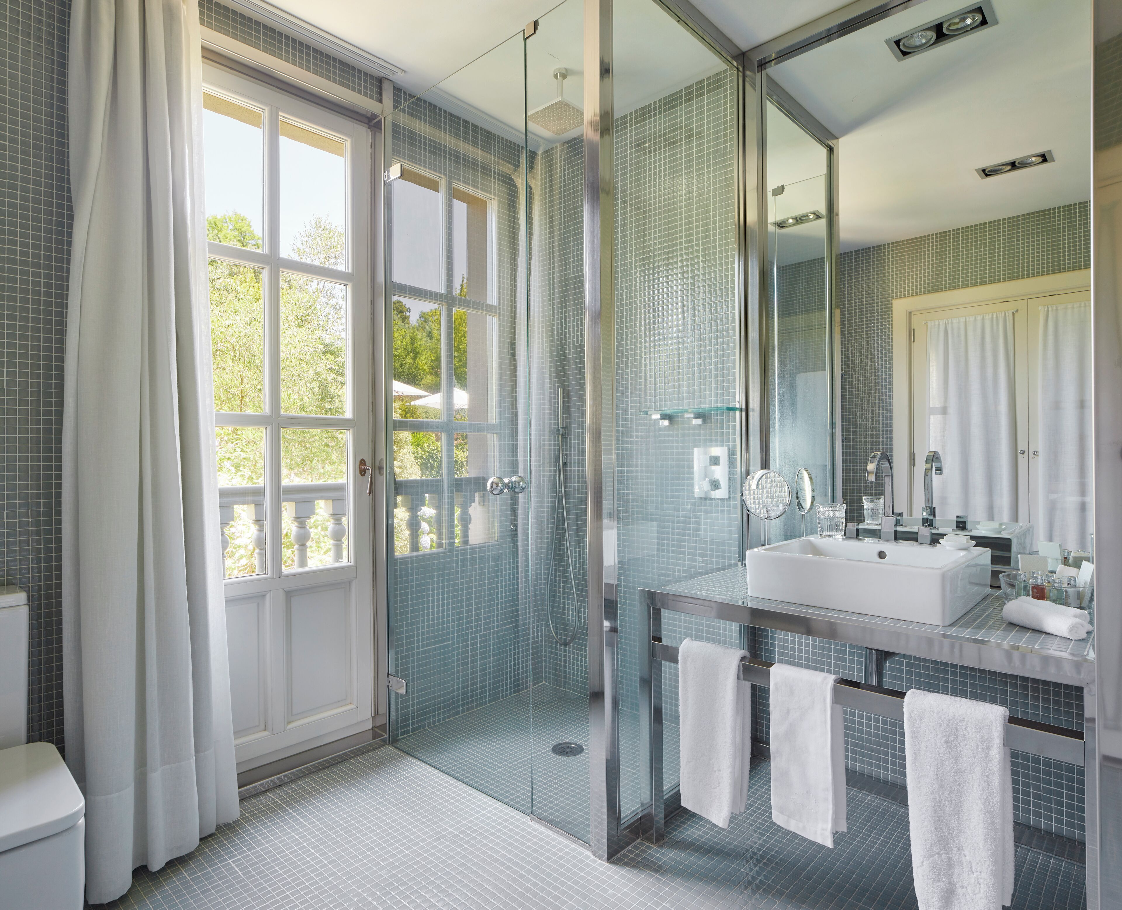 double room | bathroom | separate bathtub and shower, free toiletries, hair dryer, dressing gowns