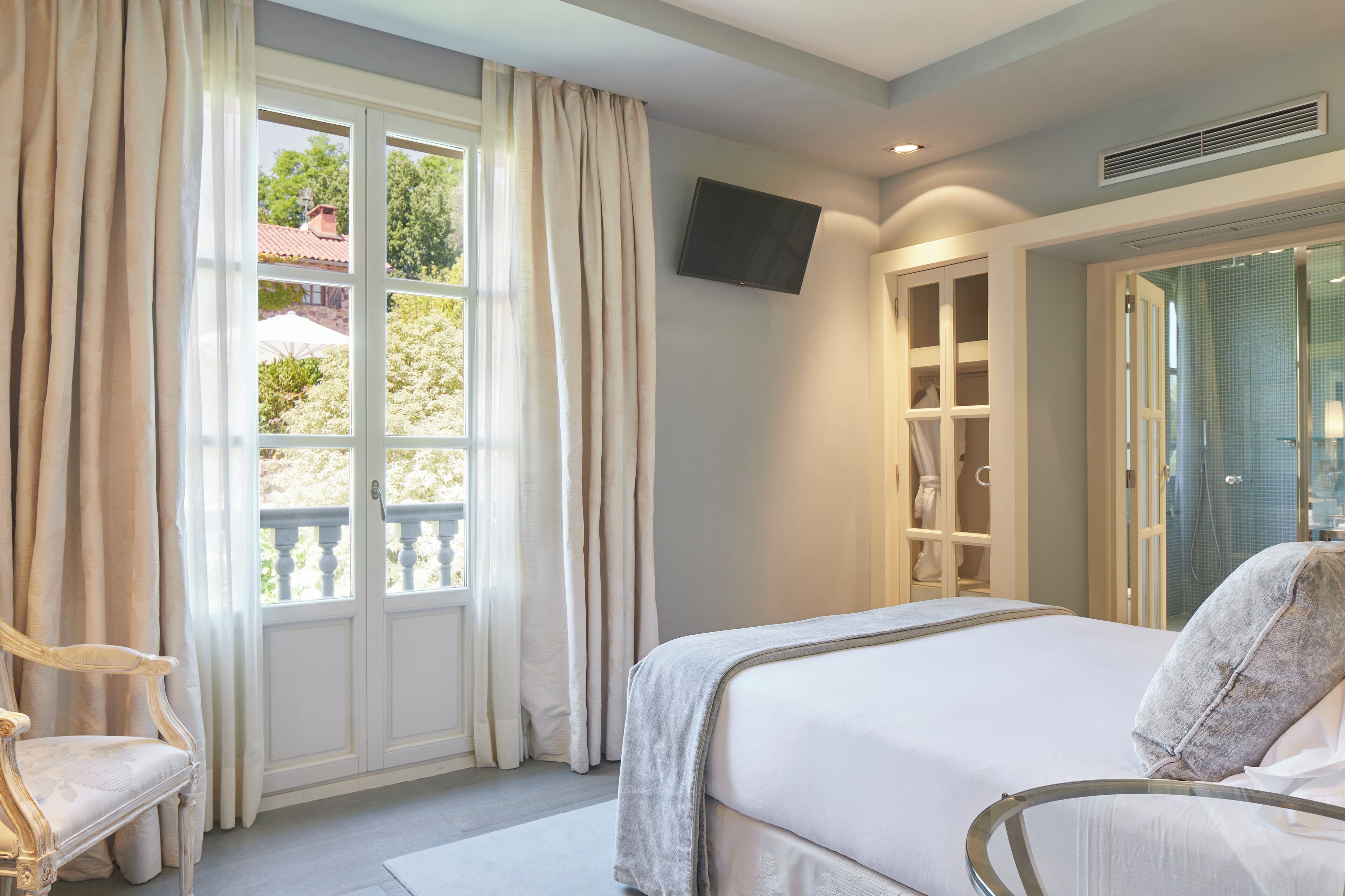 double room | premium bedding, in-room safe, blackout curtains, free wifi