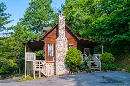 Three Bedroom Cabin The Cherokee or The Stuart | 1 bedroom, iron/ironing board, rollaway beds, free WiFi