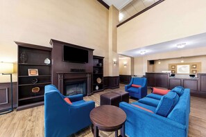 Lobby - Comfort Inn & Suites Near Lake Lewisville (Denton)