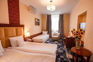 Minibar, coffres-forts dans les chambres, réveils