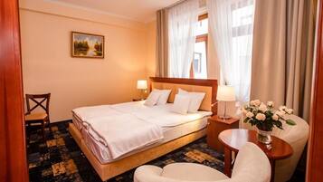 Minibar, in-room safe, alarm clocks