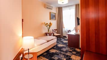 Minibar, in-room safe, alarm clocks