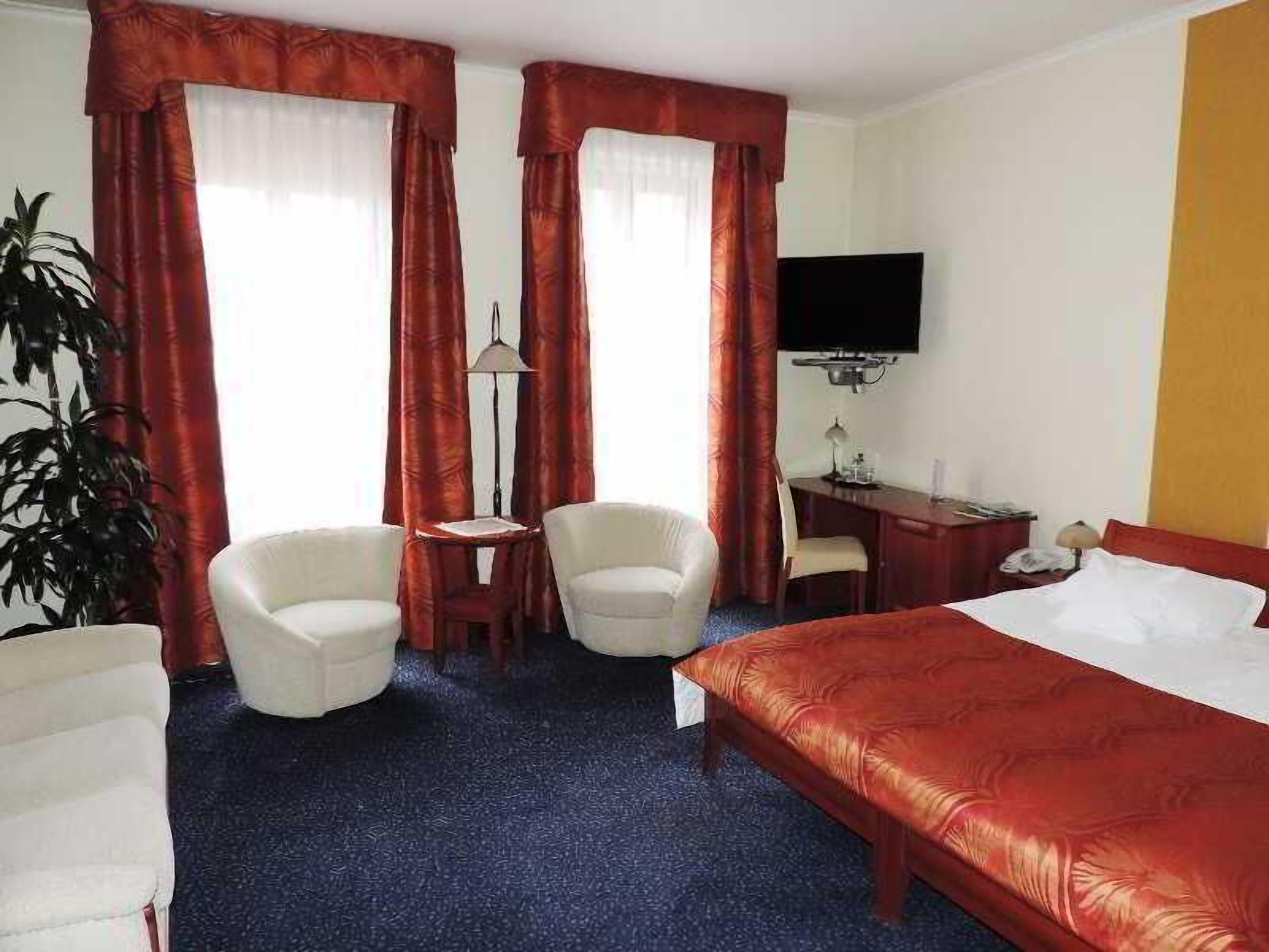 Minibar, in-room safe, alarm clocks