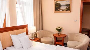 Minibar, in-room safe, alarm clocks