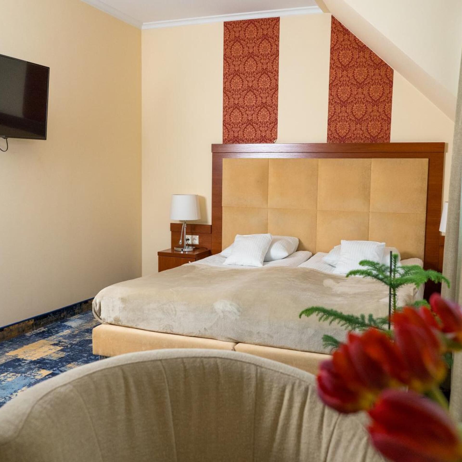 Minibar, in-room safe, alarm clocks
