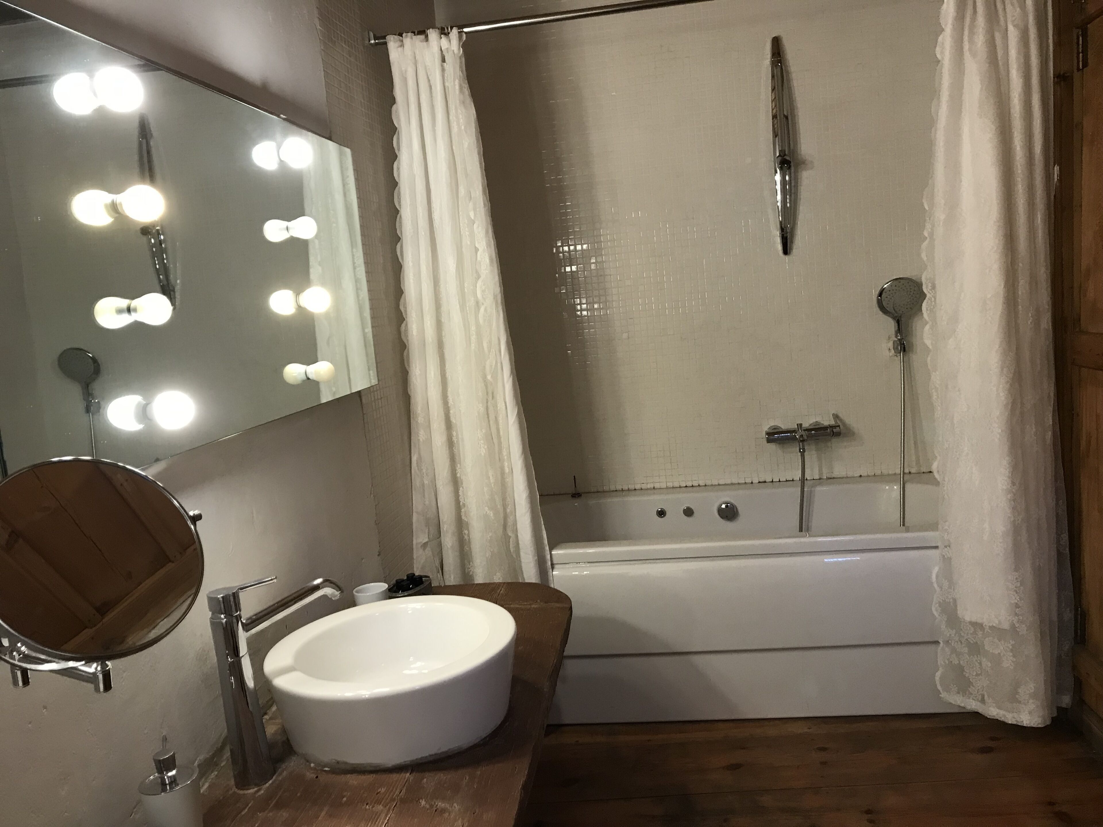 suite | bathroom | deep-soaking bathtub, rainfall showerhead, free toiletries, hair dryer