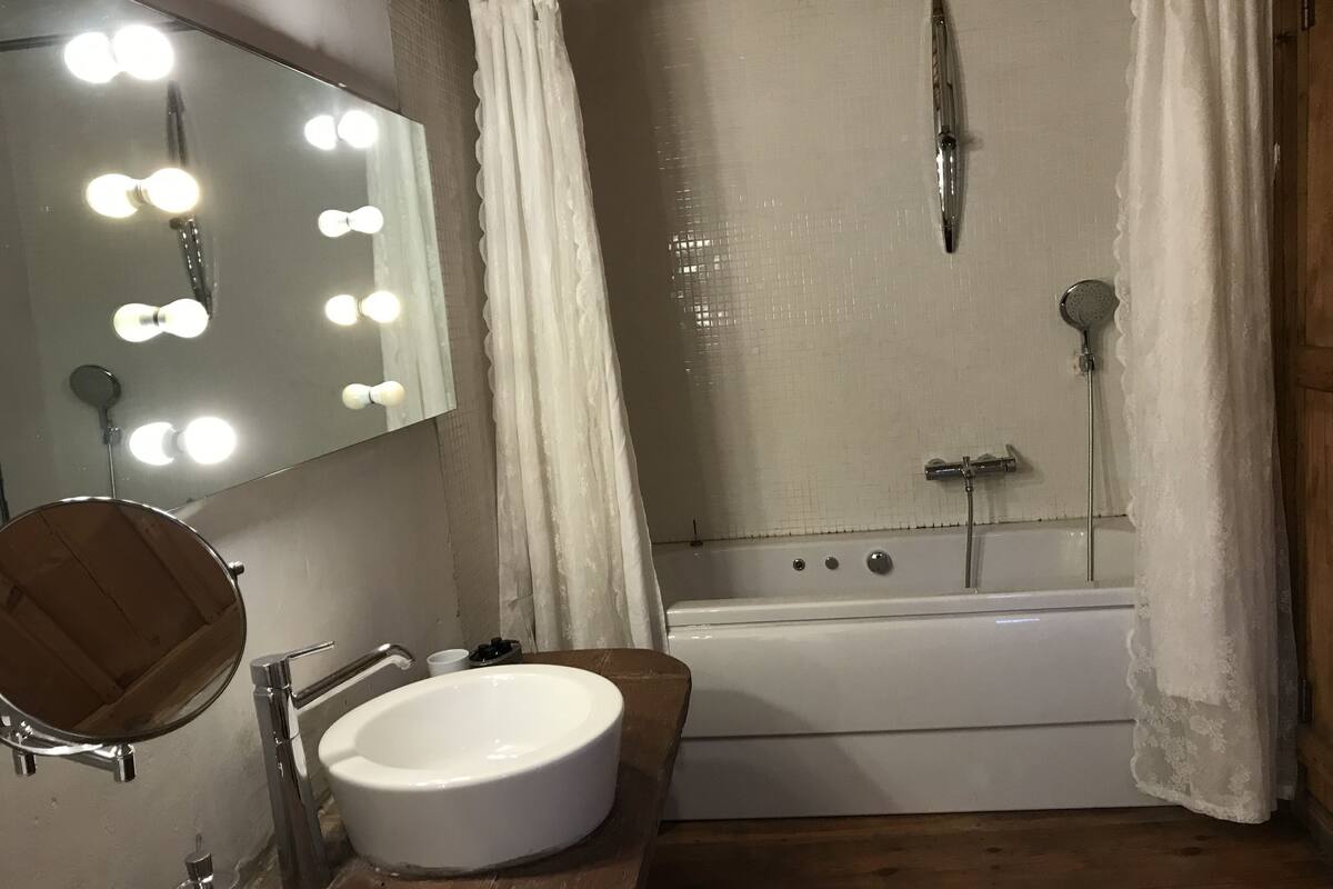 suite | bathroom | deep-soaking bathtub, rainfall showerhead, free toiletries, hair dryer