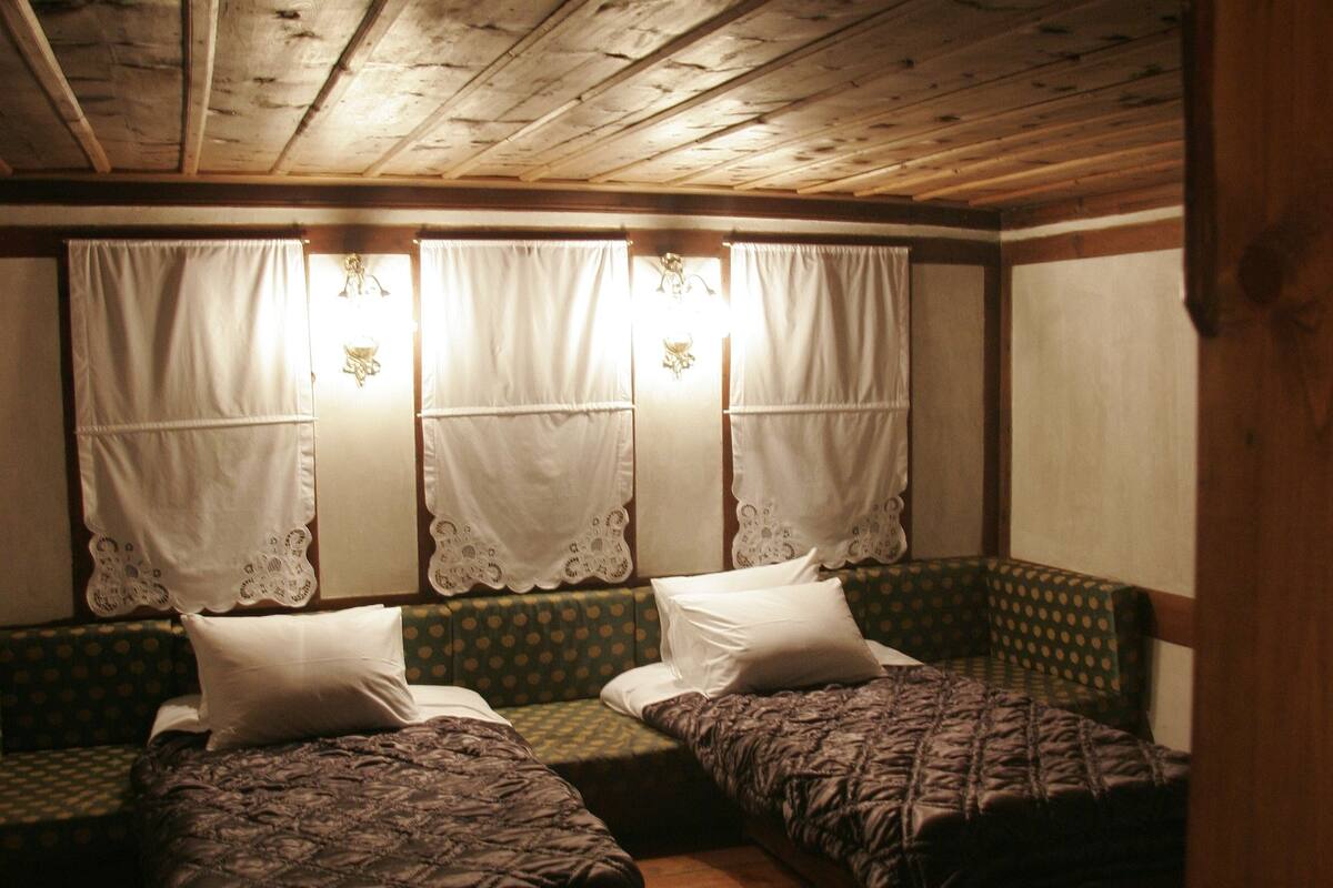 standard double or twin room | premium bedding, select comfort beds, in-room safe