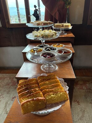 Comida y bebida
