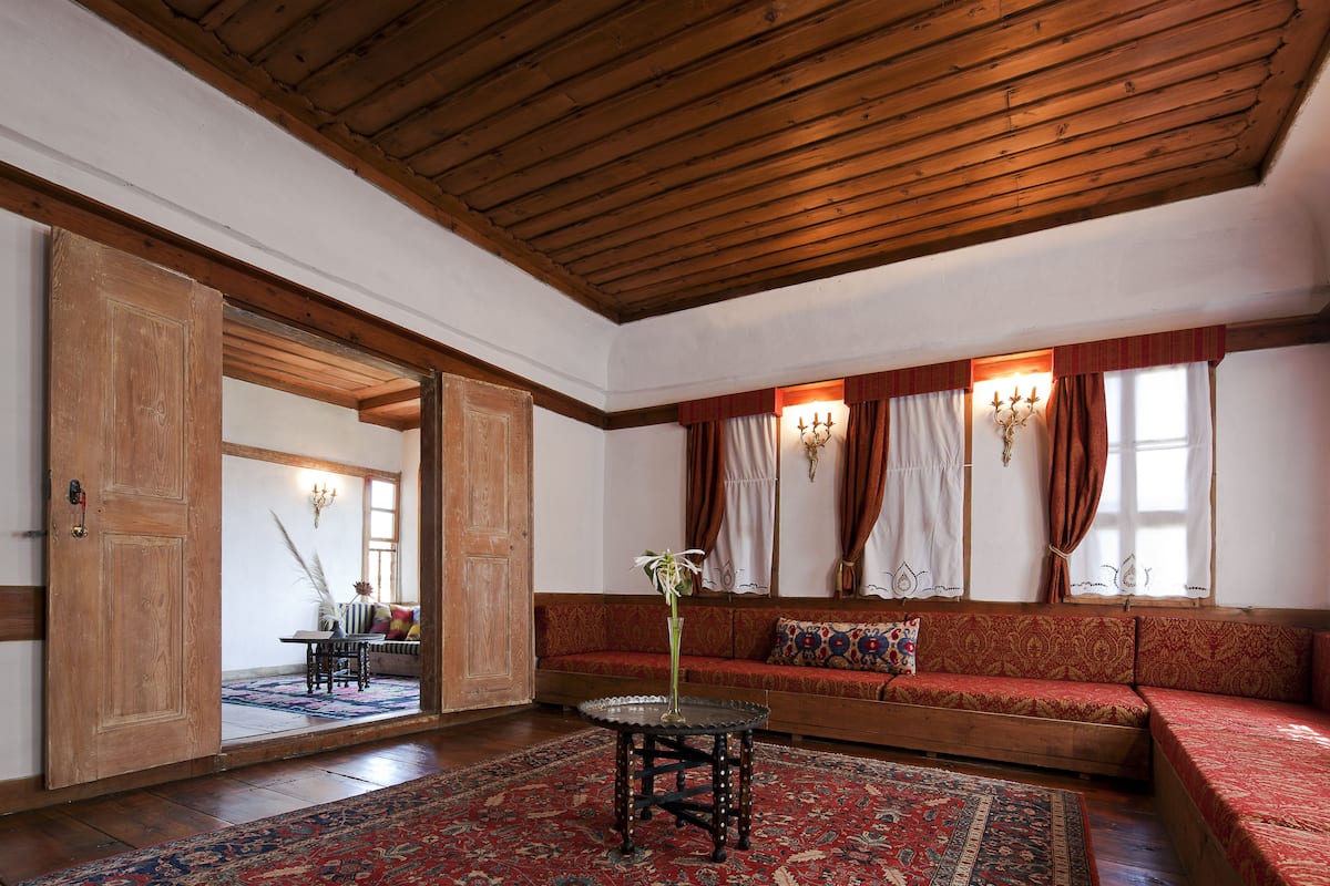 Suite | Living room | Fireplace